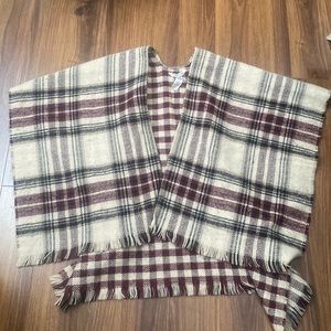 Over the shoulder shall/ scarf